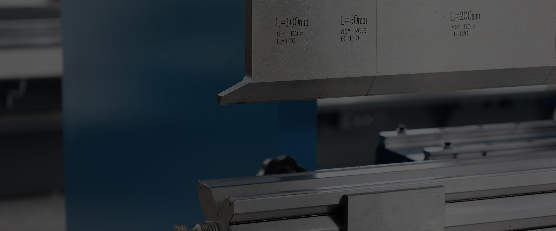 Нажмите тормоз